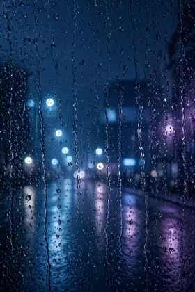 پس‌زمینه باران شب برای صفحه لینک شخصی